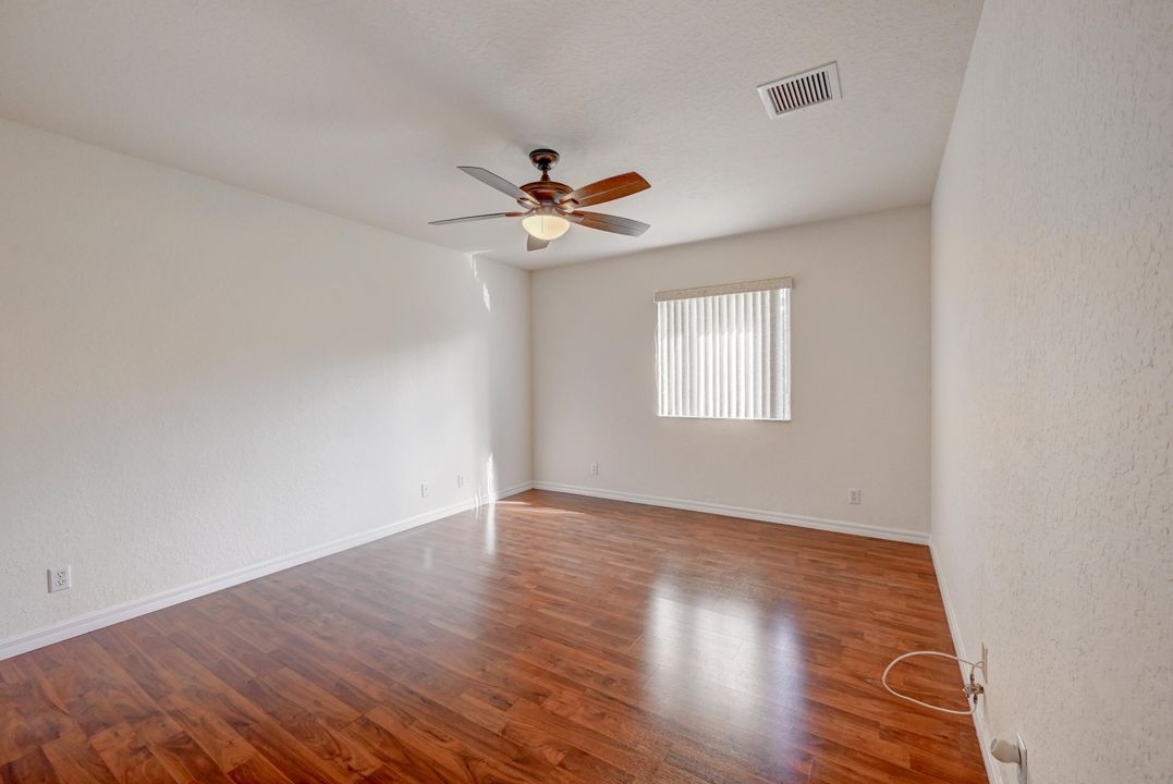 Active With Contract: $3,200 (4 beds, 2 baths, 2672 Square Feet)
