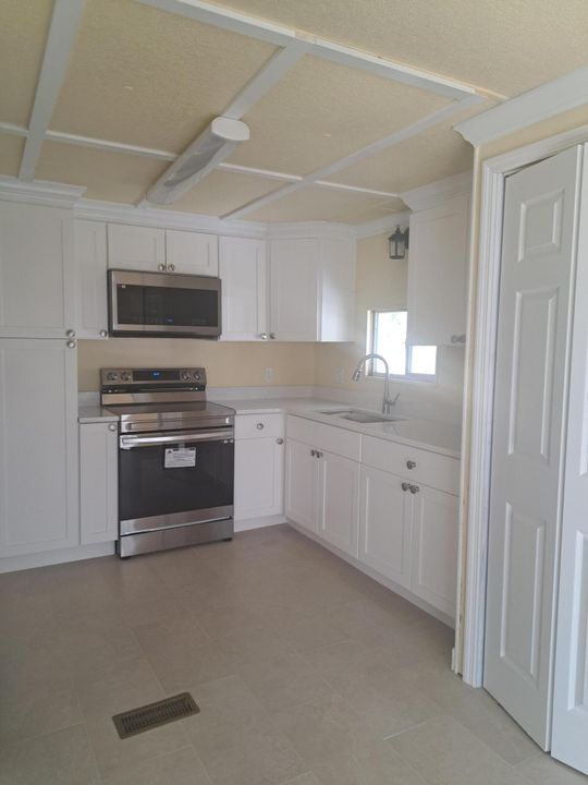 Active With Contract: $49,999 (2 beds, 1 baths, 840 Square Feet)