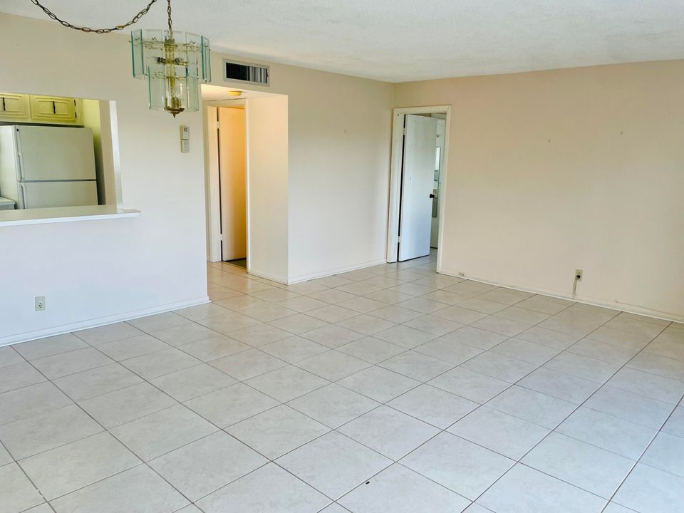 Active With Contract: $87,000 (1 beds, 1 baths, 775 Square Feet)