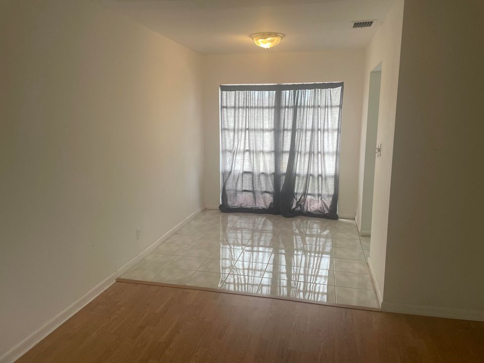 Active With Contract: $89,000 (1 beds, 1 baths, 888 Square Feet)