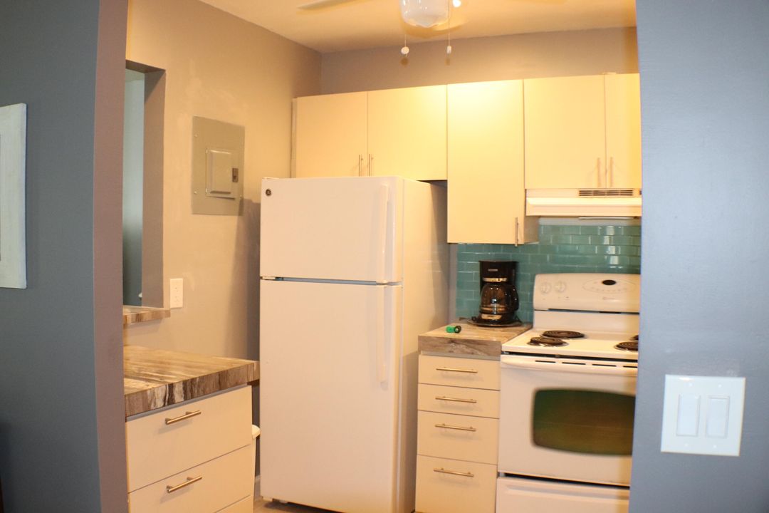 For Sale: $115,000 (1 beds, 1 baths, 720 Square Feet)