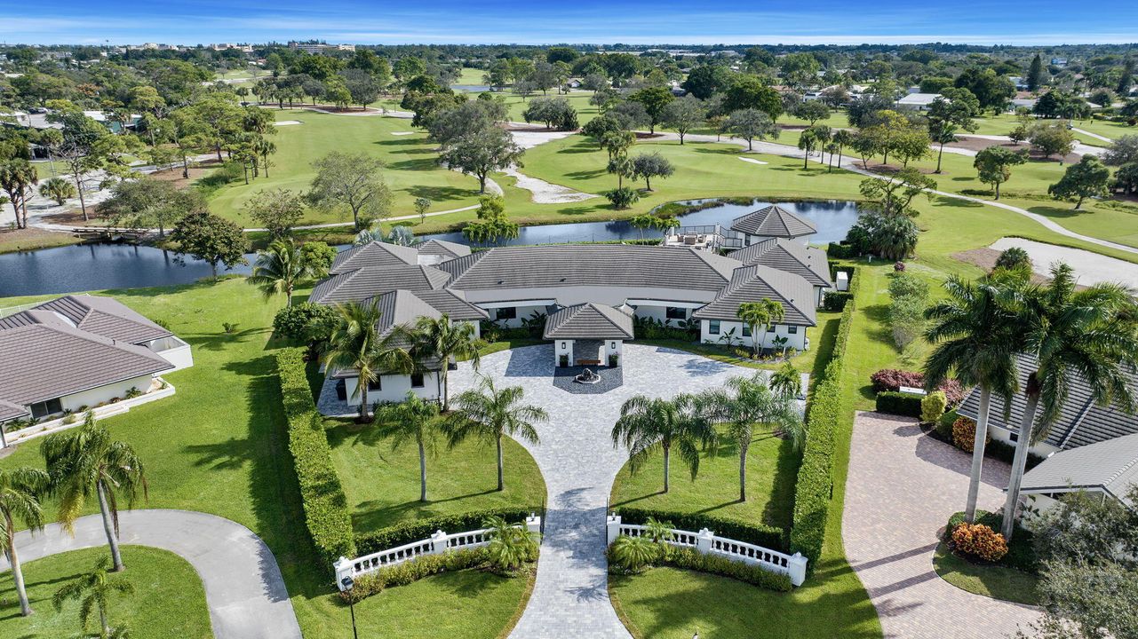 Recently Sold: $4,895,000 (6 beds, 7 baths, 10141 Square Feet)