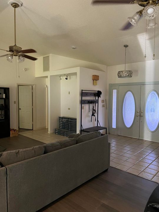 Active With Contract: $3,650 (3 beds, 2 baths, 1915 Square Feet)