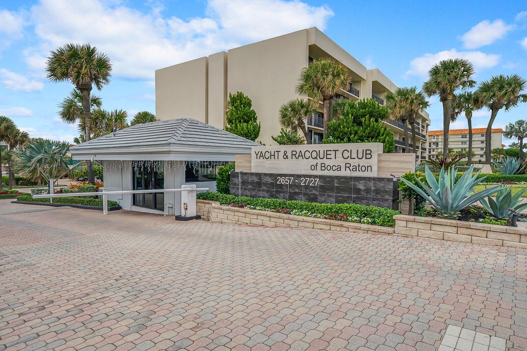 Recently Sold: $950,000 (2 beds, 2 baths, 1356 Square Feet)