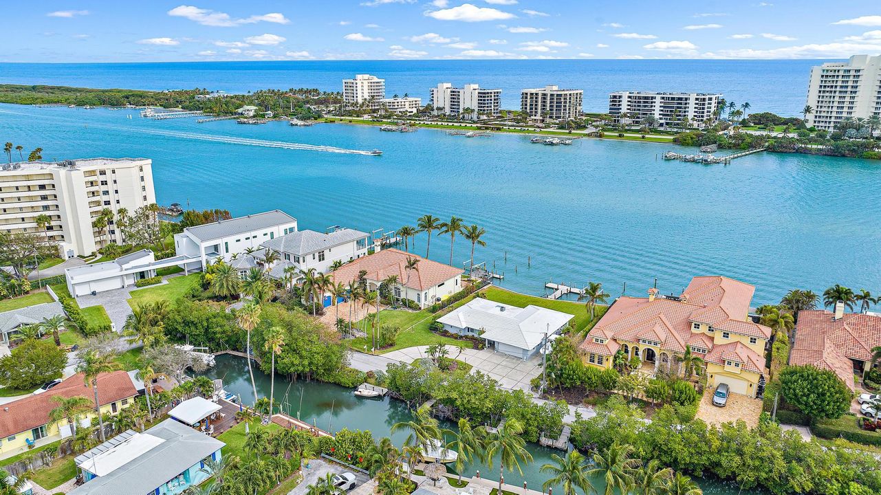Recently Sold: $4,990,000 (3 beds, 2 baths, 2226 Square Feet)