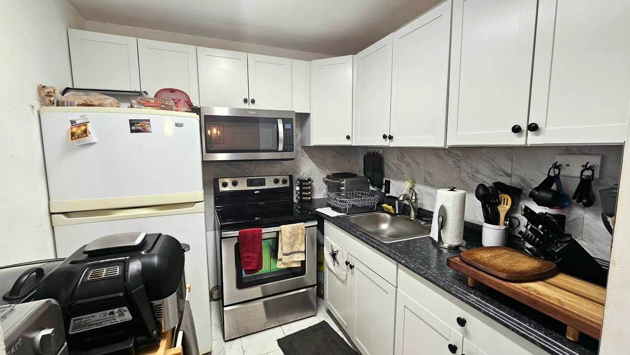 Active With Contract: $99,900 (1 beds, 1 baths, 570 Square Feet)