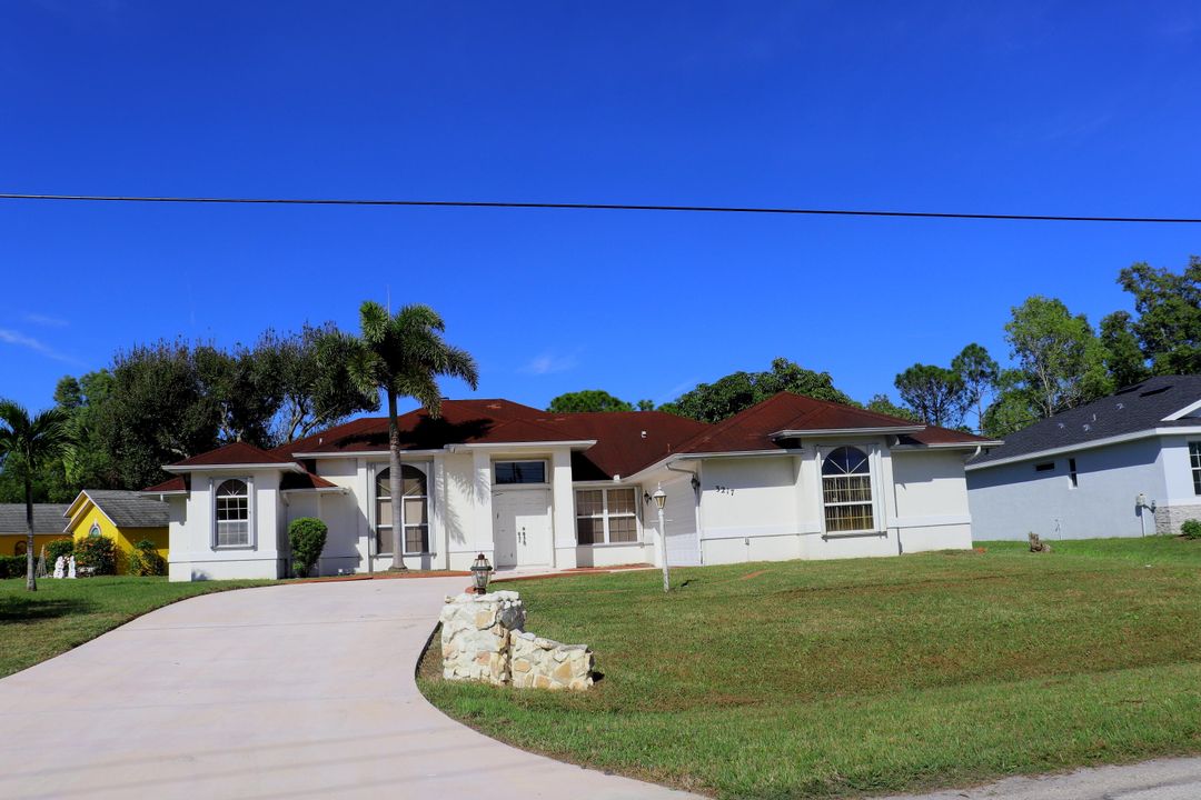 Active With Contract: $384,620 (3 beds, 2 baths, 1988 Square Feet)