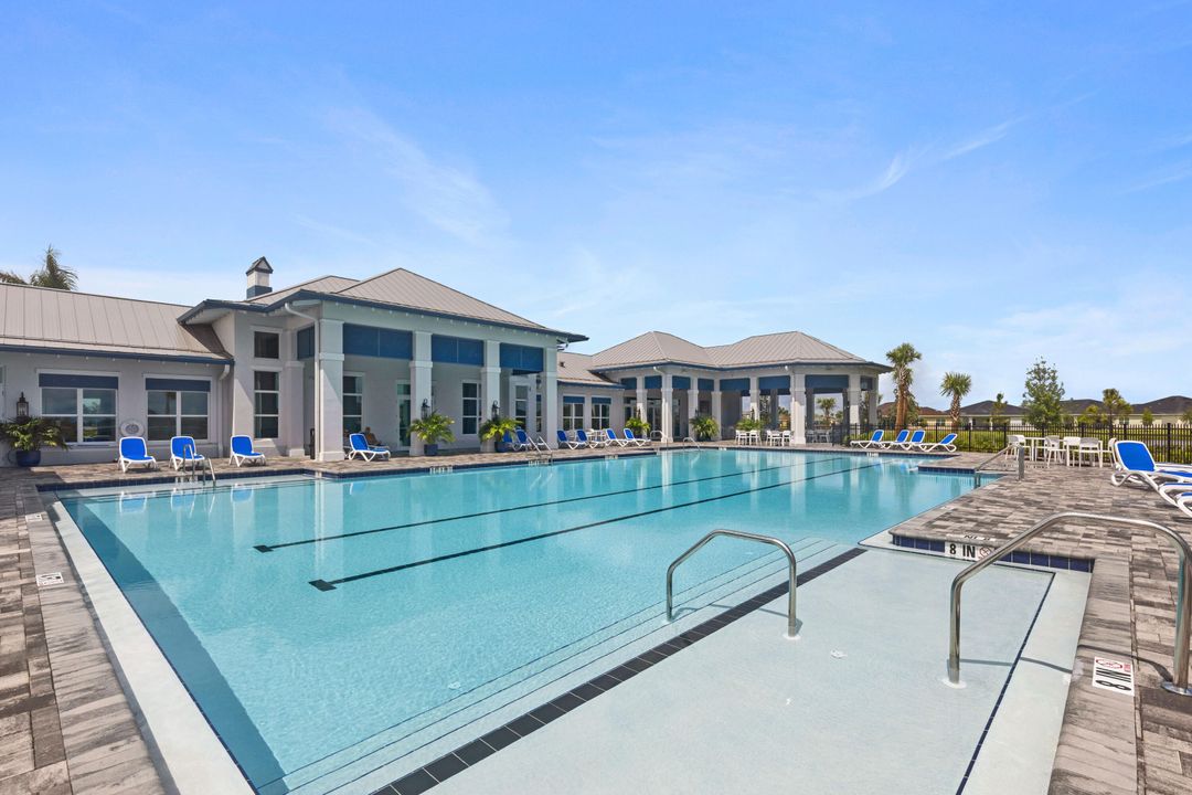 Active With Contract: $623,200 (3 beds, 3 baths, 2807 Square Feet)