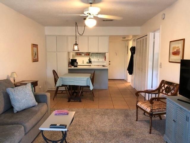 For Sale: $206,000 (1 beds, 1 baths, 650 Square Feet)