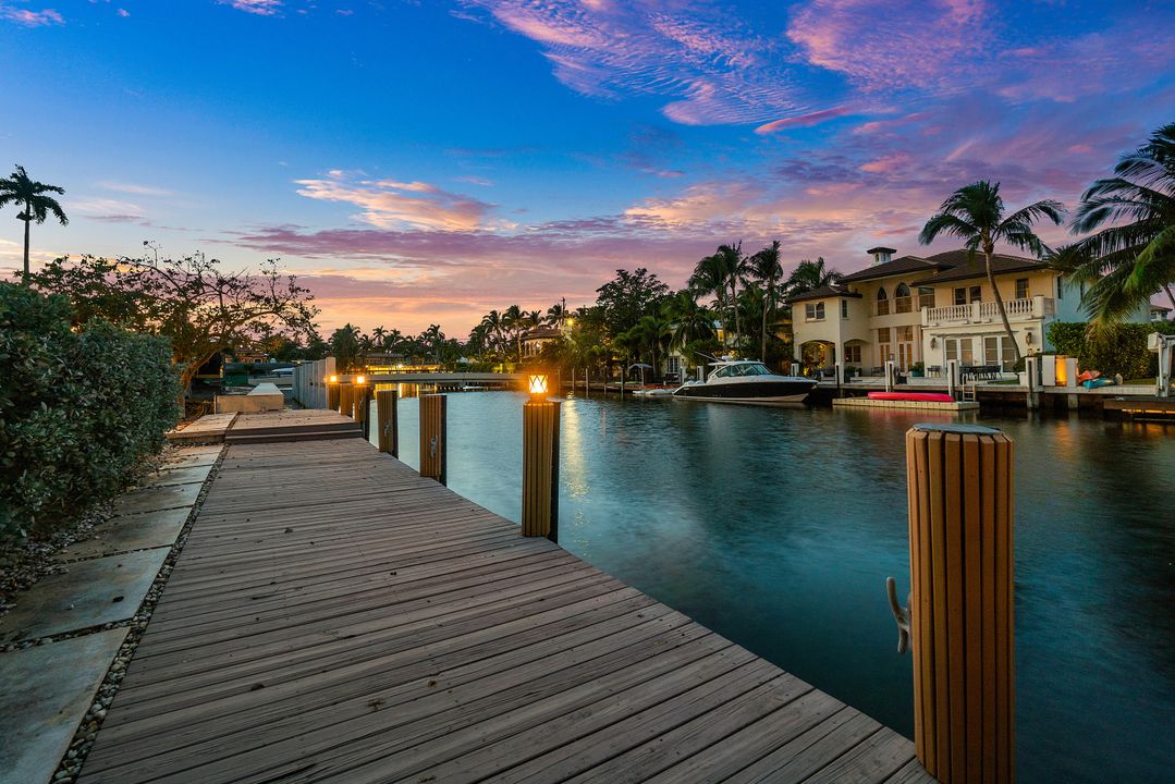 Recently Sold: $2,950,000 (3 beds, 2 baths, 2178 Square Feet)