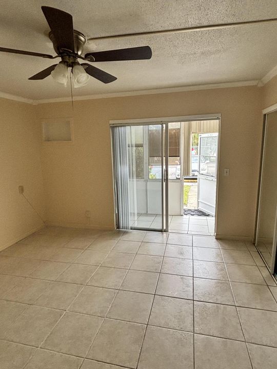 For Sale: $95,000 (1 beds, 1 baths, 570 Square Feet)