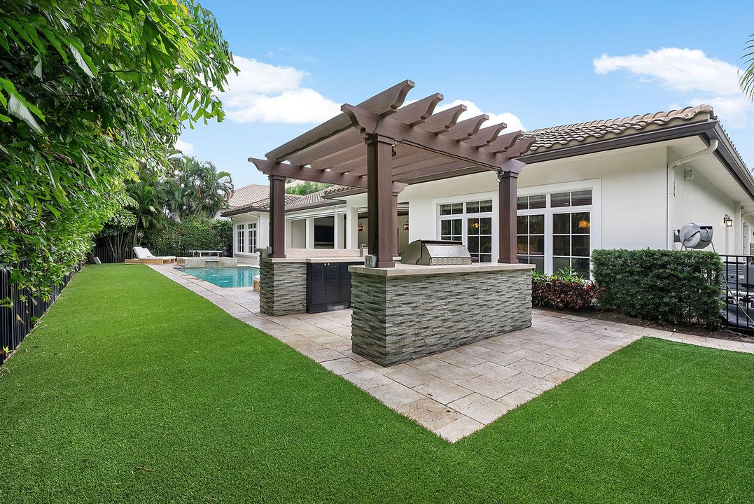 Active With Contract: $5,800,000 (4 beds, 4 baths, 4955 Square Feet)