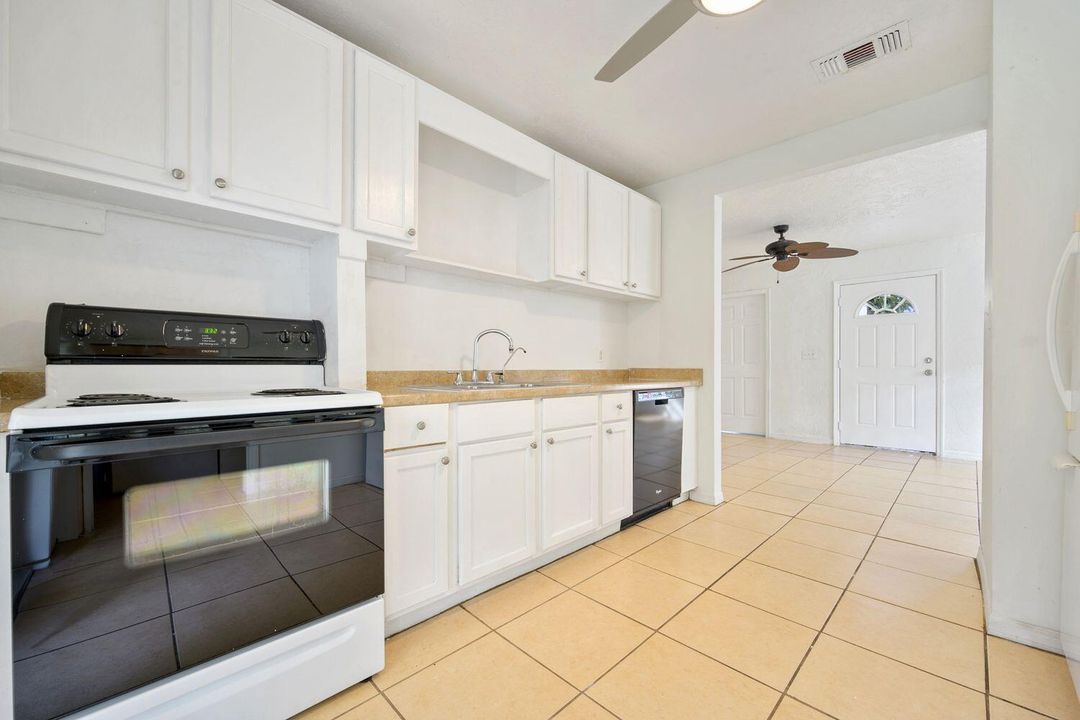Active With Contract: $225,000 (3 beds, 1 baths, 1036 Square Feet)