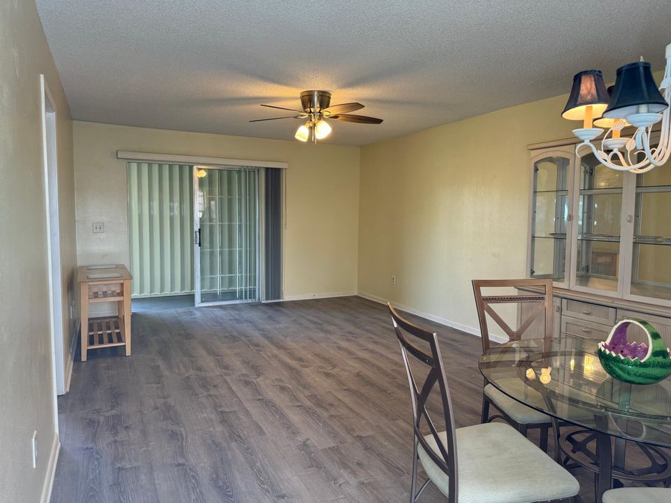 For Sale: $105,000 (2 beds, 1 baths, 819 Square Feet)