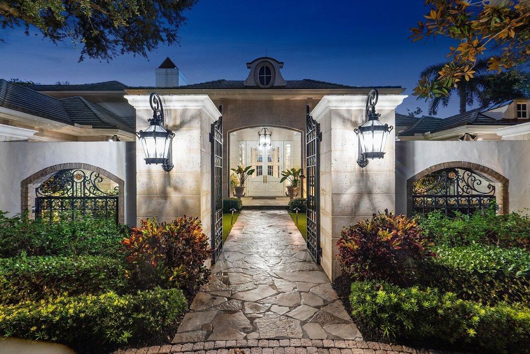 For Sale: $9,695,000 (5 beds, 6 baths, 9079 Square Feet)