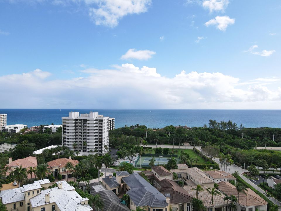 Active With Contract: $2,100,000 (3 beds, 2 baths, 2070 Square Feet)