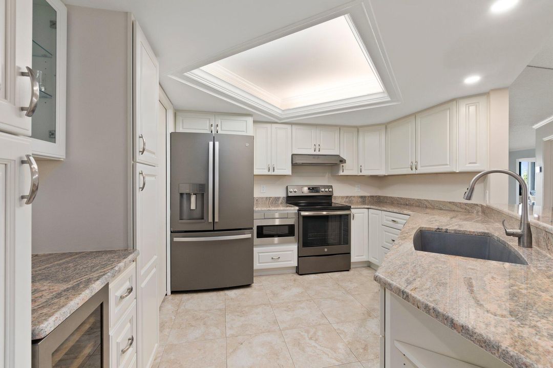 For Sale: $534,900 (2 beds, 2 baths, 1880 Square Feet)