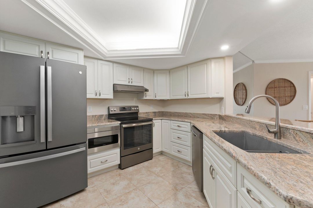 For Sale: $534,900 (2 beds, 2 baths, 1880 Square Feet)