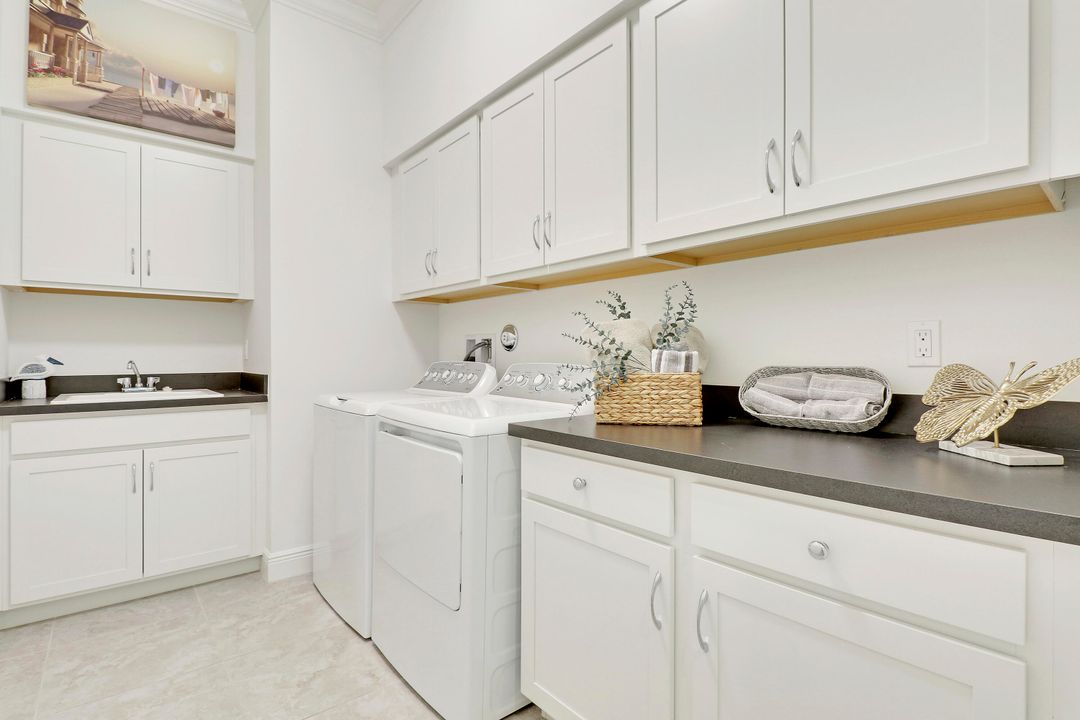 Active With Contract: $4,900 (2 beds, 2 baths, 1932 Square Feet)