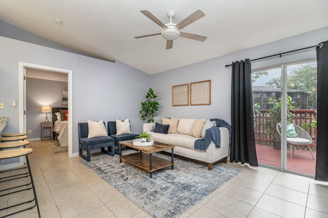 Active With Contract: $269,500 (3 beds, 2 baths, 1026 Square Feet)
