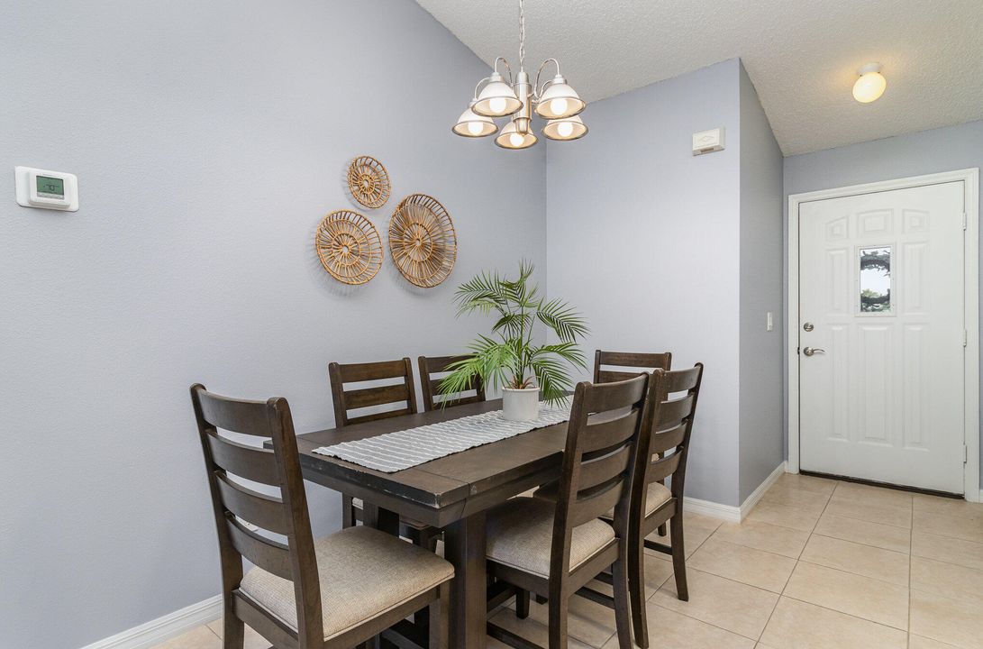 Active With Contract: $269,500 (3 beds, 2 baths, 1026 Square Feet)
