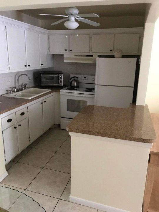 Active With Contract: $89,900 (1 beds, 1 baths, 570 Square Feet)