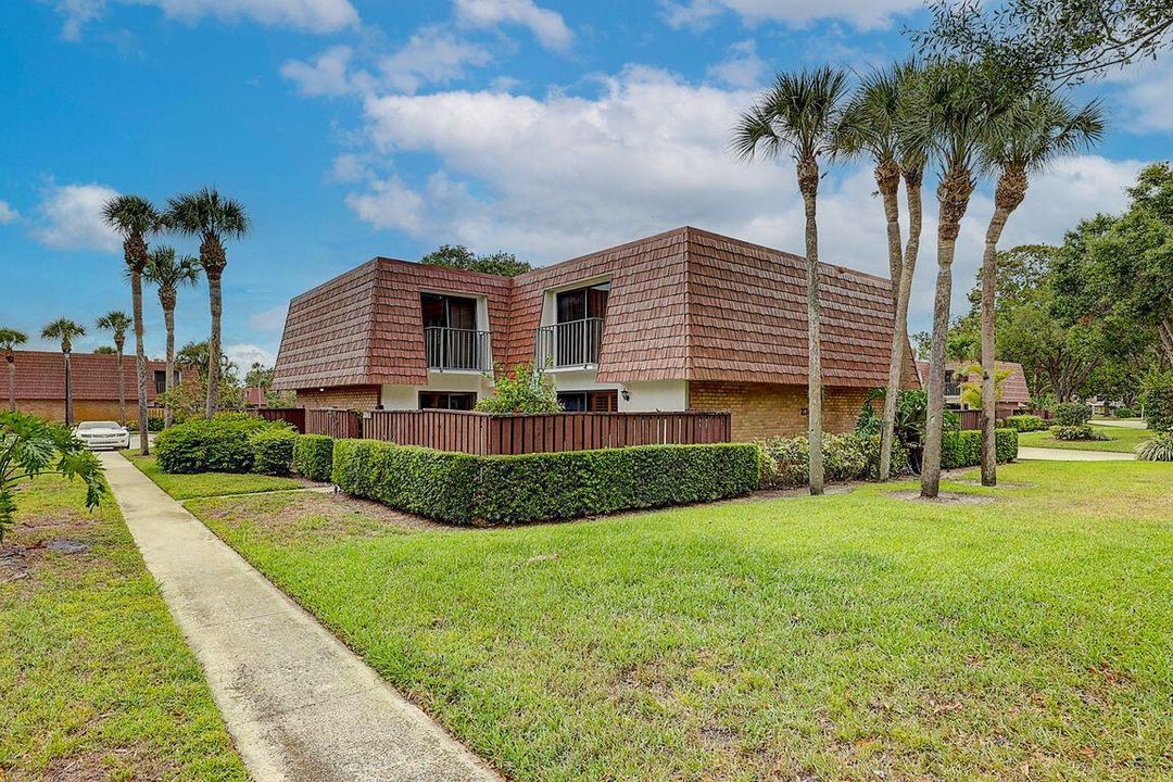 Vendido Recientemente: $278,000 (2 camas, 2 baños, 1236 Pies cuadrados)