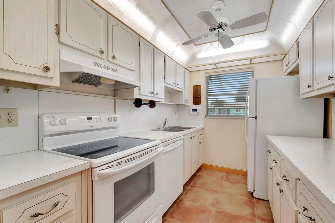 Active With Contract: $149,000 (1 beds, 1 baths, 954 Square Feet)