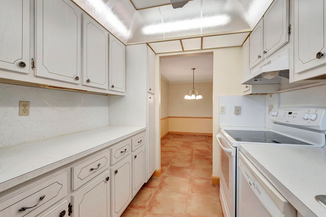 Active With Contract: $149,000 (1 beds, 1 baths, 954 Square Feet)