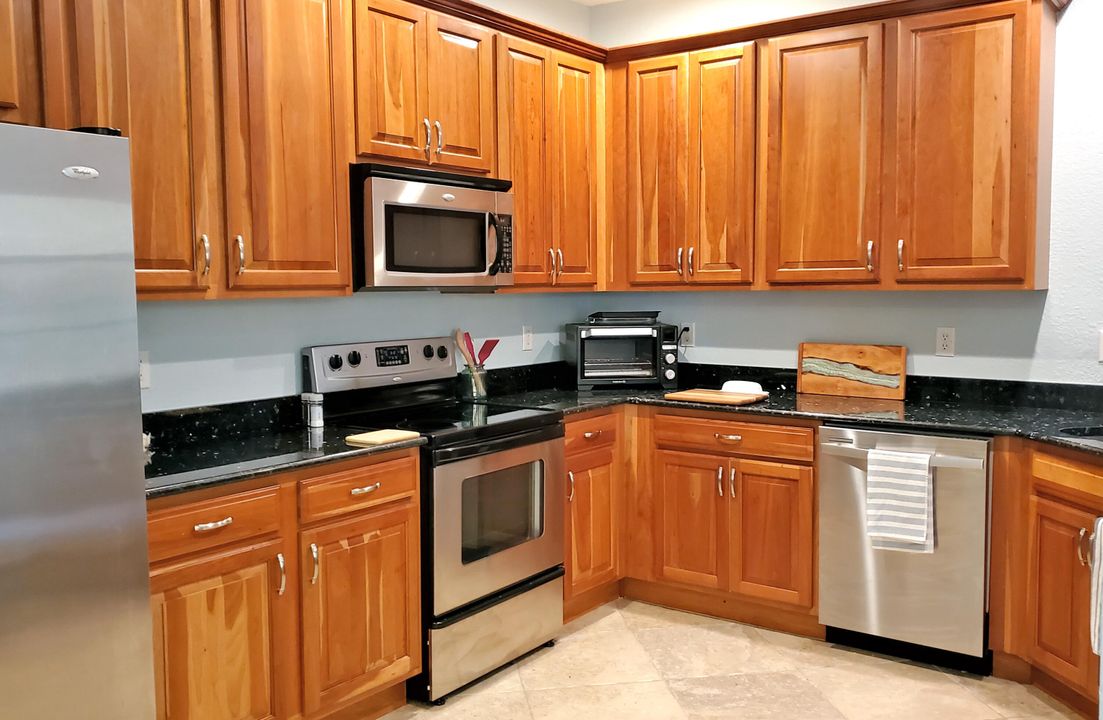 Active With Contract: $2,100 (2 beds, 1 baths, 1485 Square Feet)