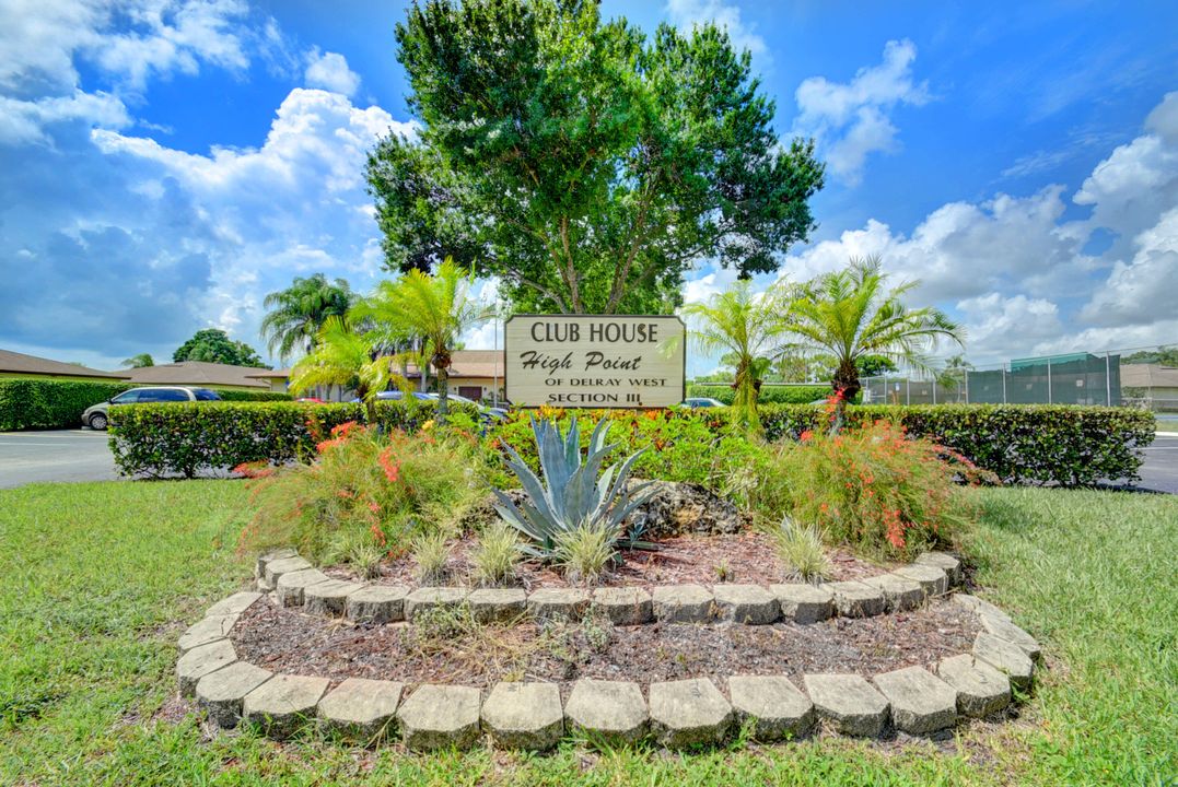 Active With Contract: $149,000 (1 beds, 1 baths, 954 Square Feet)