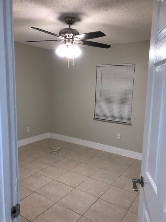 Active With Contract: $1,250 (2 beds, 1 baths, 750 Square Feet)