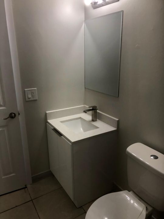 Active With Contract: $1,250 (2 beds, 1 baths, 750 Square Feet)