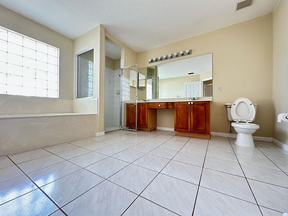 Active With Contract: $3,300 (3 beds, 2 baths, 2228 Square Feet)