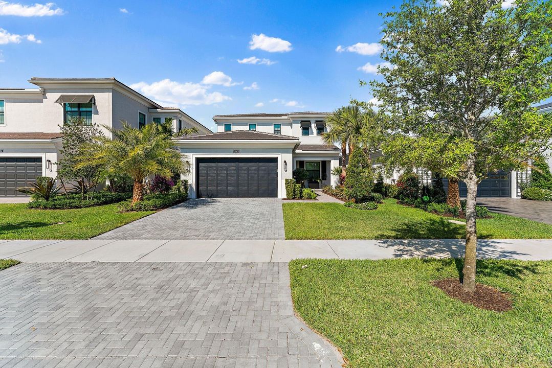 Active With Contract: $1,800,000 (4 beds, 4 baths, 3162 Square Feet)