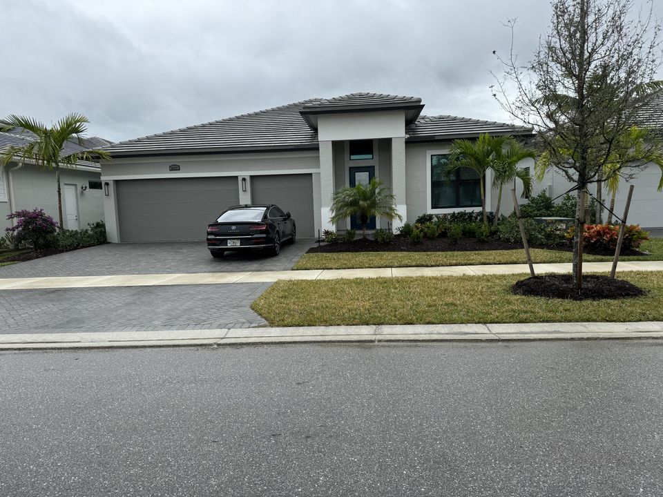 Recently Sold: $752,065 (3 beds, 3 baths, 2490 Square Feet)
