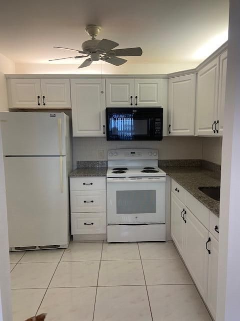 For Sale: $113,500 (1 beds, 1 baths, 723 Square Feet)