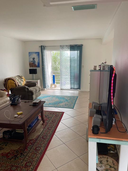 Active With Contract: $78,500 (2 beds, 1 baths, 894 Square Feet)