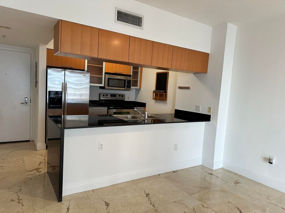 For Sale: $430,000 (1 beds, 1 baths, 791 Square Feet)
