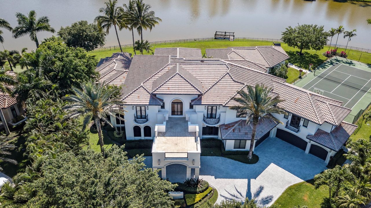 Recently Sold: $12,600,000 (7 beds, 8 baths, 10969 Square Feet)