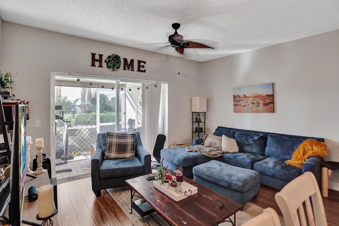 Active With Contract: $2,100 (2 beds, 1 baths, 930 Square Feet)