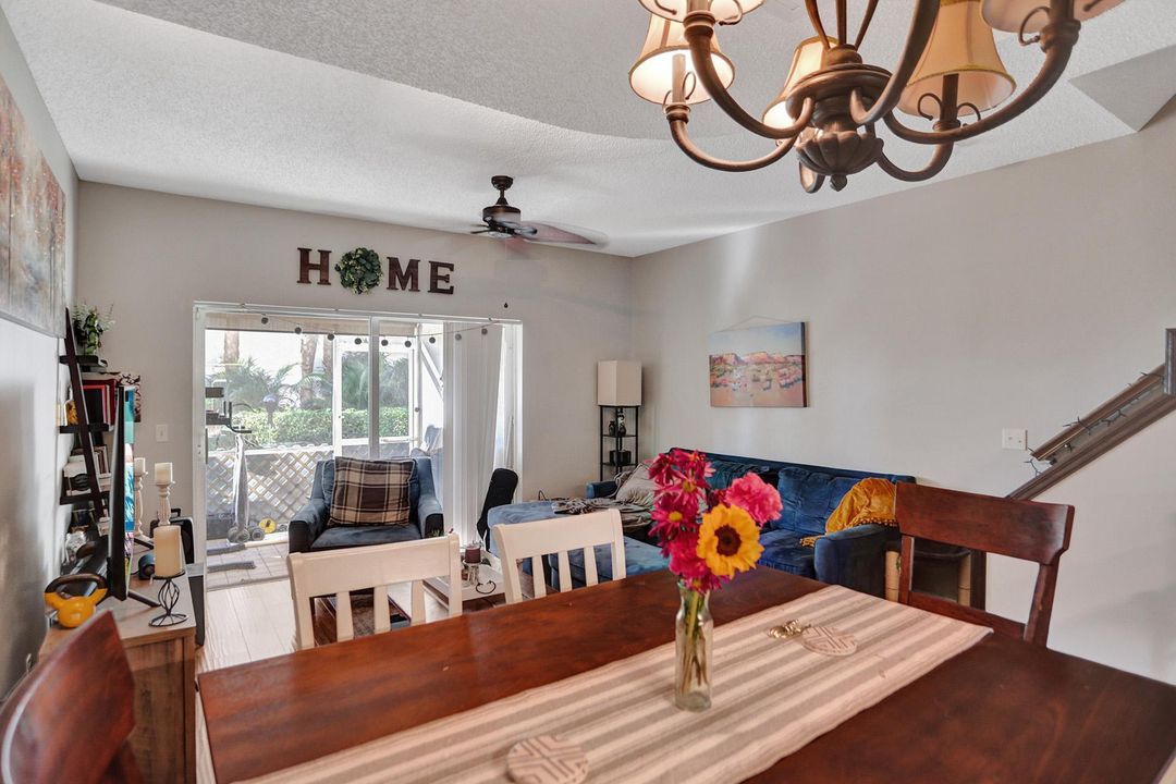 Active With Contract: $2,100 (2 beds, 1 baths, 930 Square Feet)