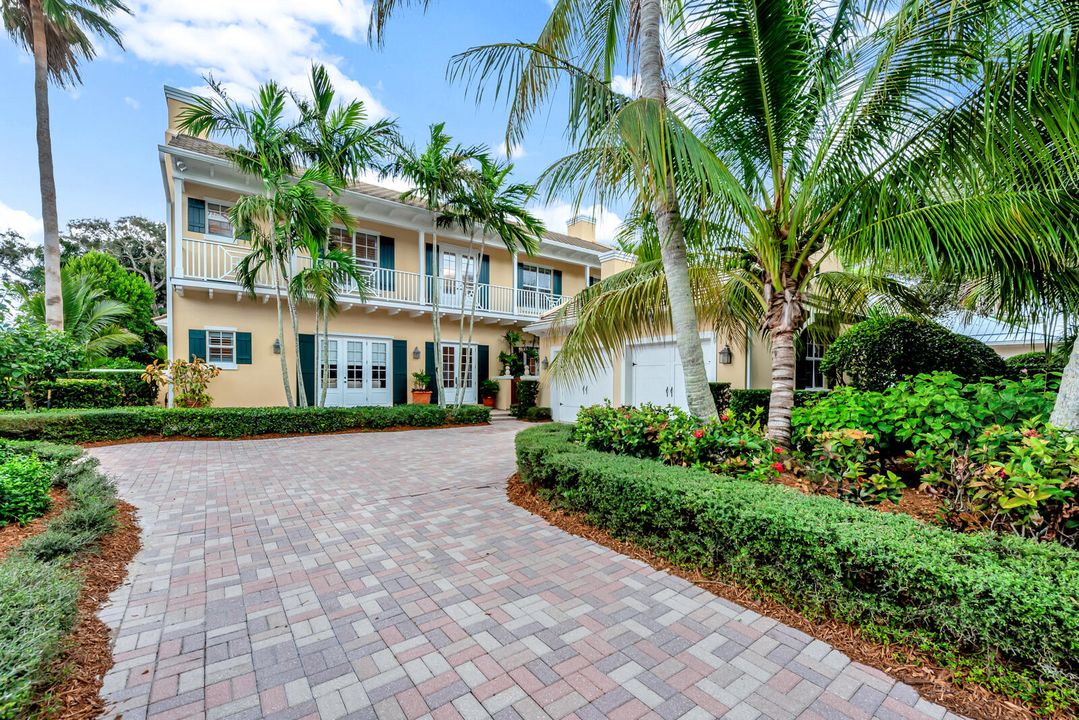 For Sale: $2,825,000 (3 beds, 3 baths, 3673 Square Feet)