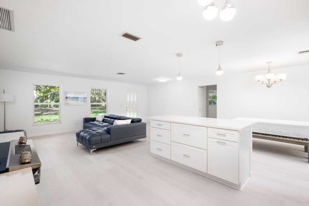 Active With Contract: $1,099,000 (2 beds, 2 baths, 1703 Square Feet)