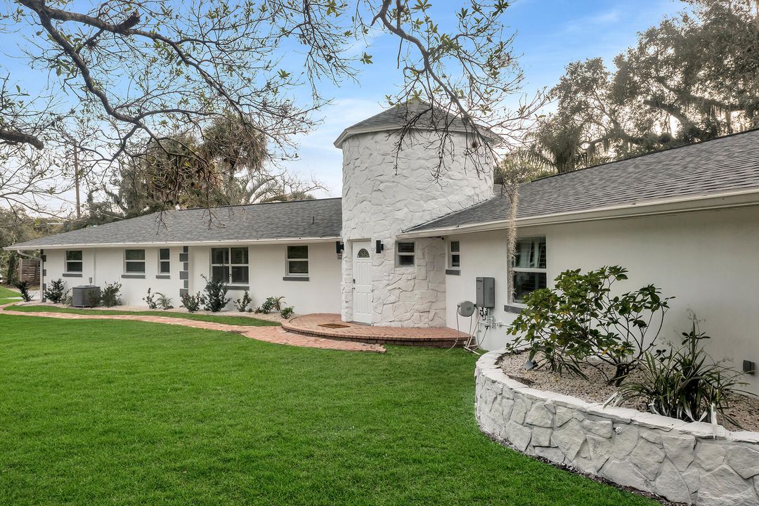 For Sale: $850,000 (4 beds, 2 baths, 2300 Square Feet)