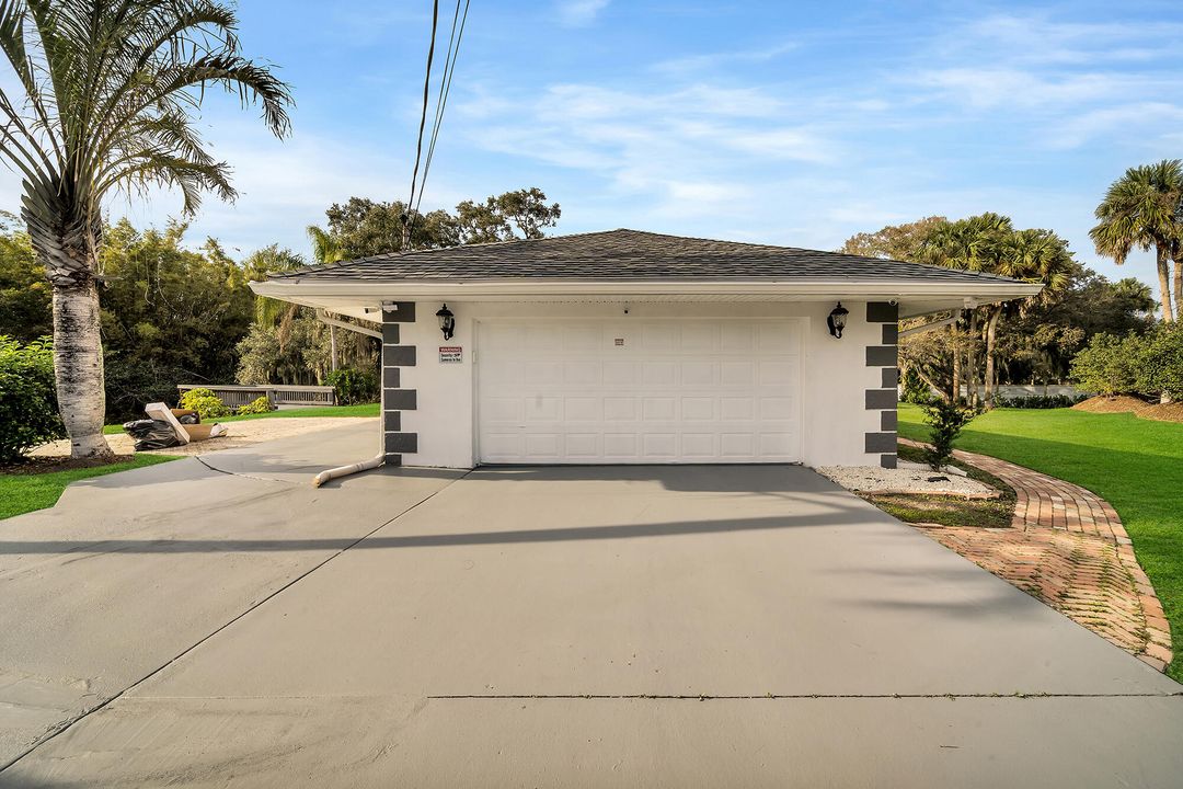 For Sale: $850,000 (4 beds, 2 baths, 2300 Square Feet)