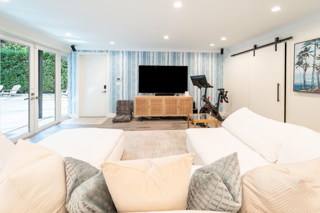Active With Contract: $1,750,000 (3 beds, 2 baths, 2544 Square Feet)