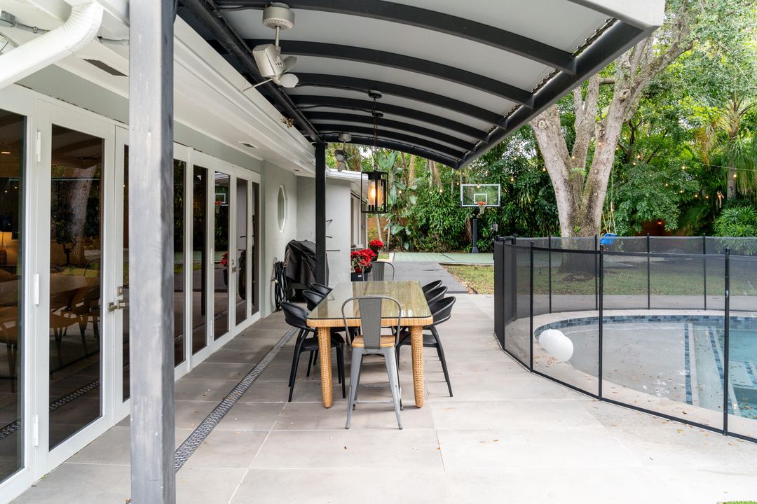 Active With Contract: $1,750,000 (3 beds, 2 baths, 2544 Square Feet)