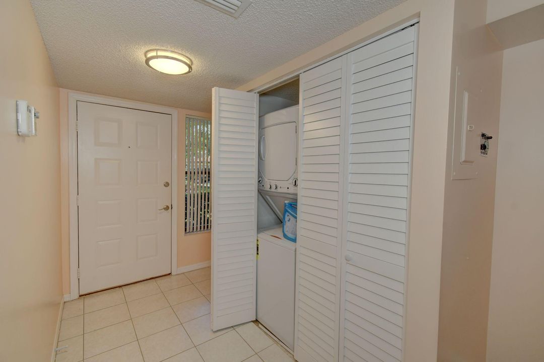 For Sale: $249,900 (2 beds, 1 baths, 1035 Square Feet)