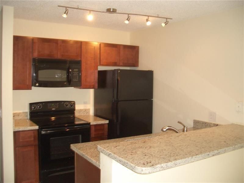 For Sale: $154,000 (1 beds, 1 baths, 470 Square Feet)